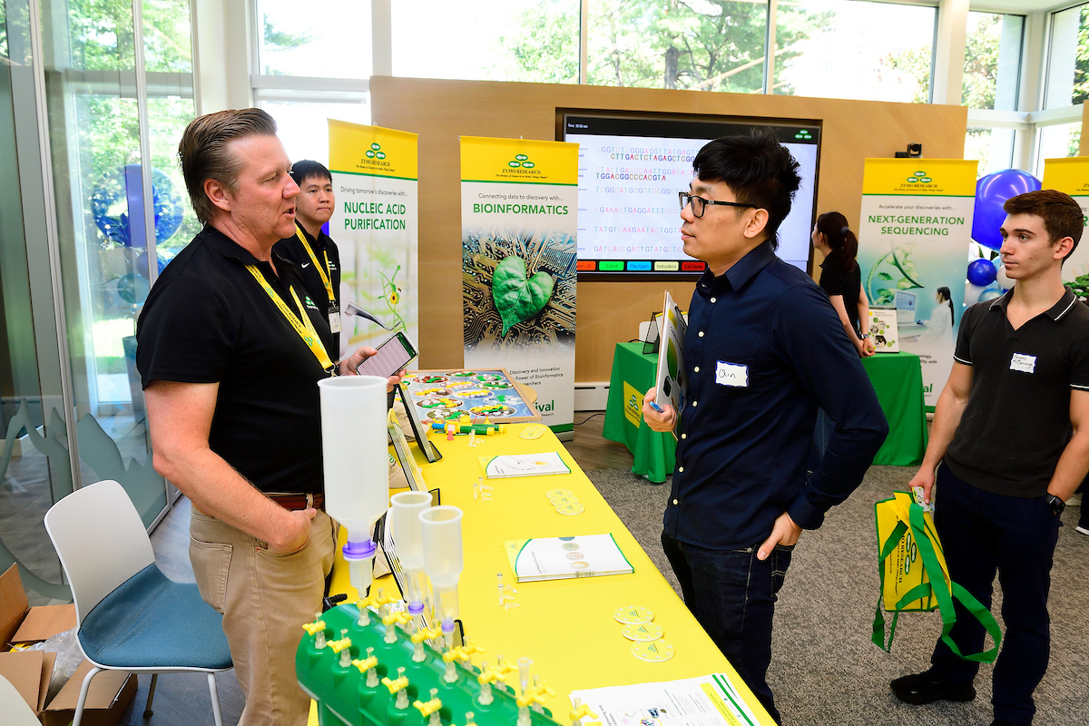 A Zymo Research representative discusses nucleic acid purification tools with attendees at one of the company’s BioFestival booths.